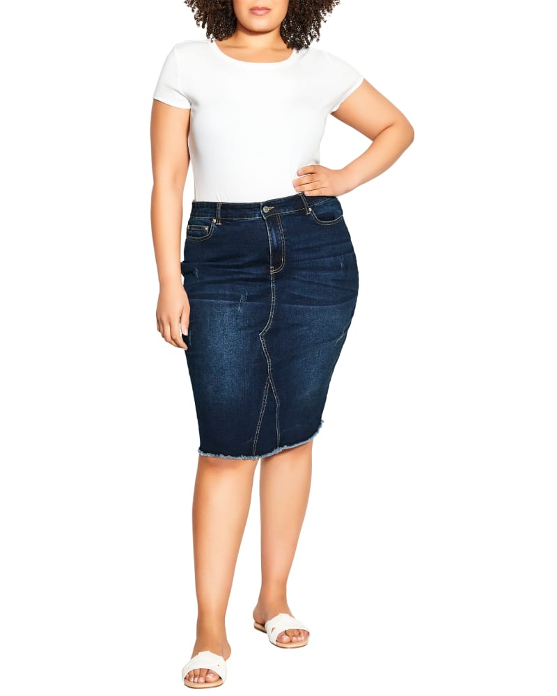 Front of a model wearing a size 14 SKIRT DENIM STRETCH in Dark Wash by avenue. | dia_product_style_image_id:288019